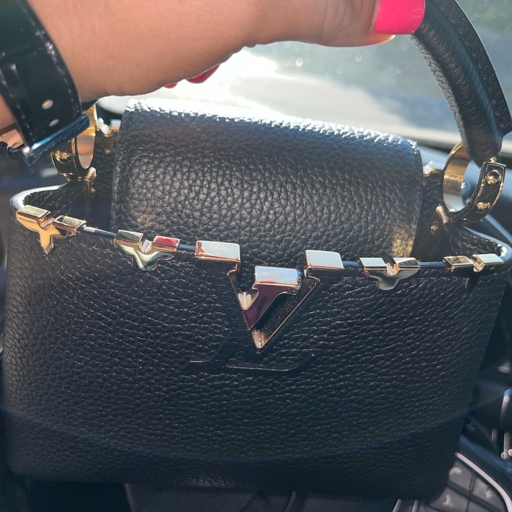 LOUIS VUITTON MINI CAPUCINES - Picture 3 of 11